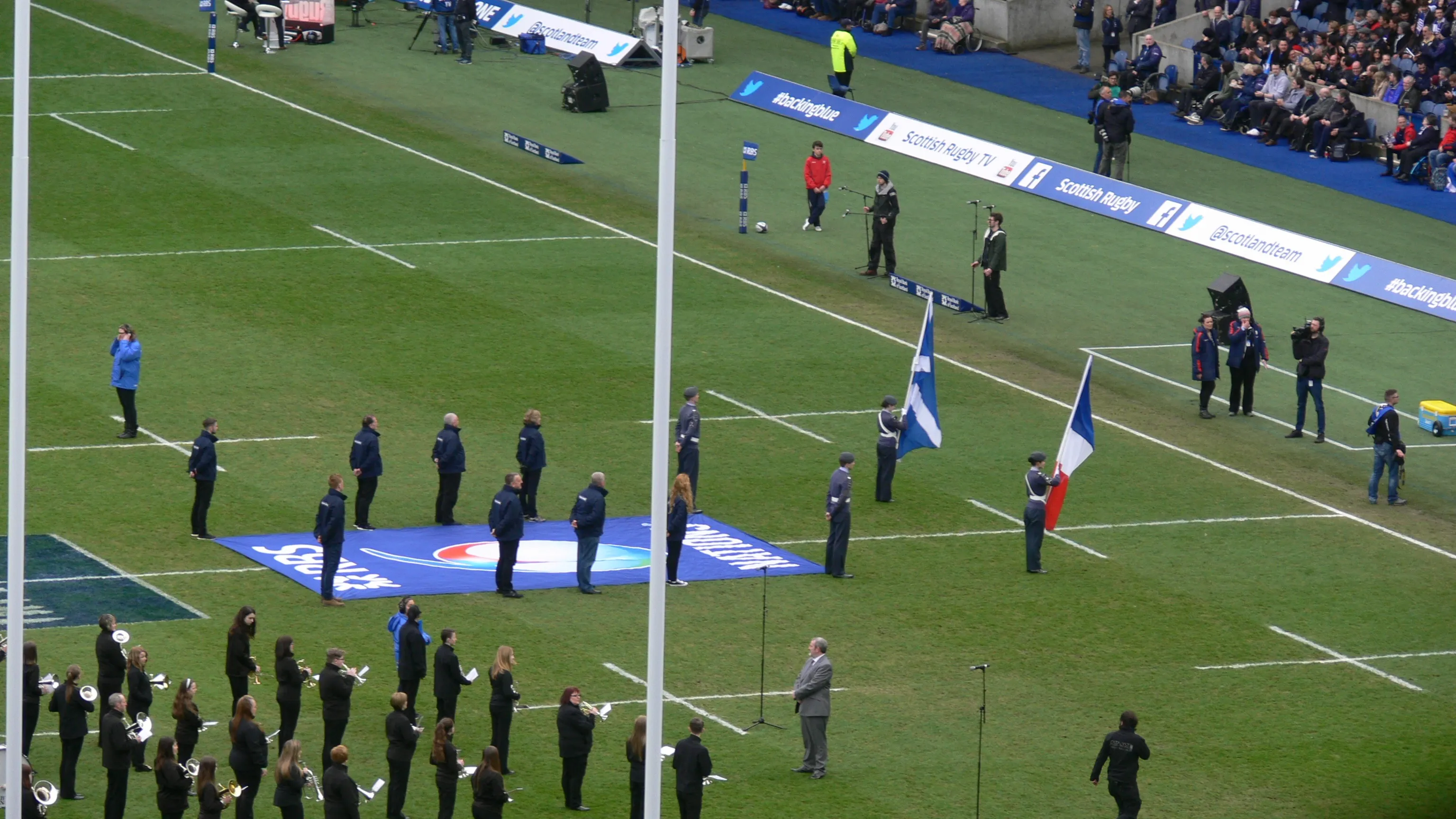 Moment des hymnes à Murrayfield lors de Écosse v France lors du tournoi des 6 nations